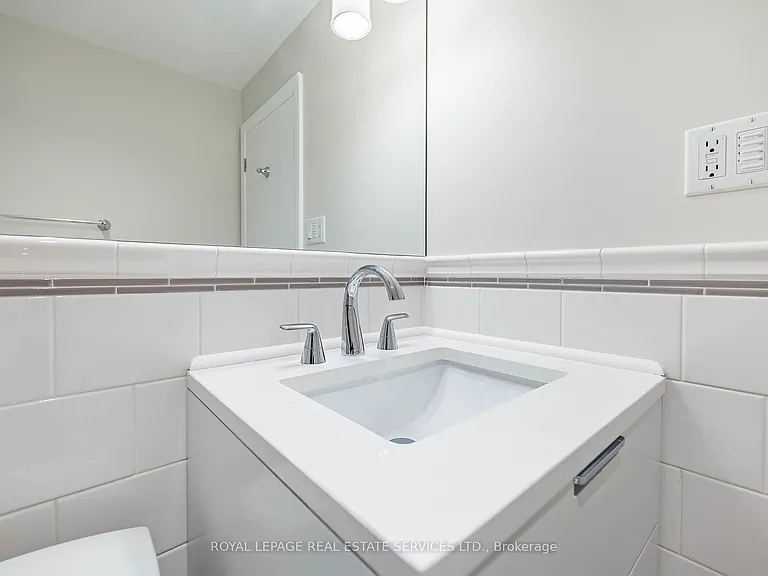 40 Emerald Cres #1 — Photo 20