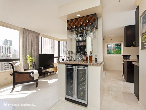 2nd image of 320 Liliuokalani Ave APT 1903