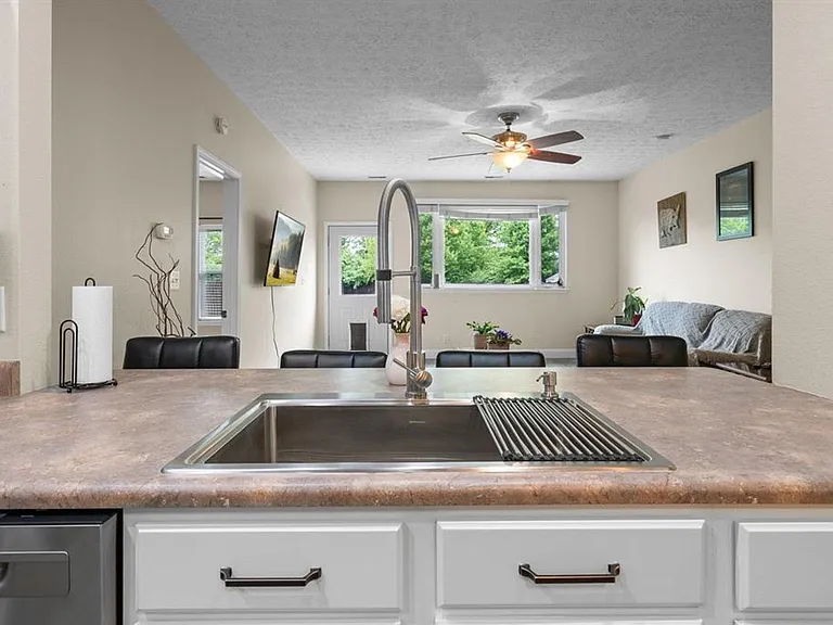2293 Fleming Dr — Photo 10