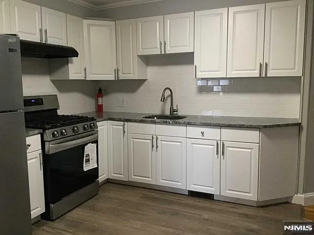 3 bed, 1200 sqft, $2,950 — Photo 3