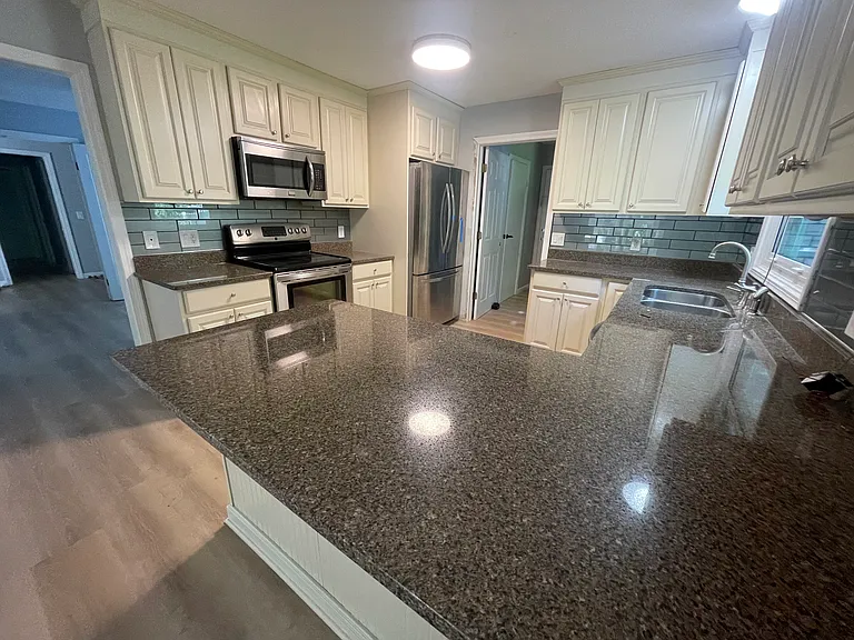 20 King James Dr — Photo 6