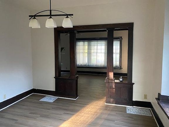 5th image of 410 N Sunset Ave