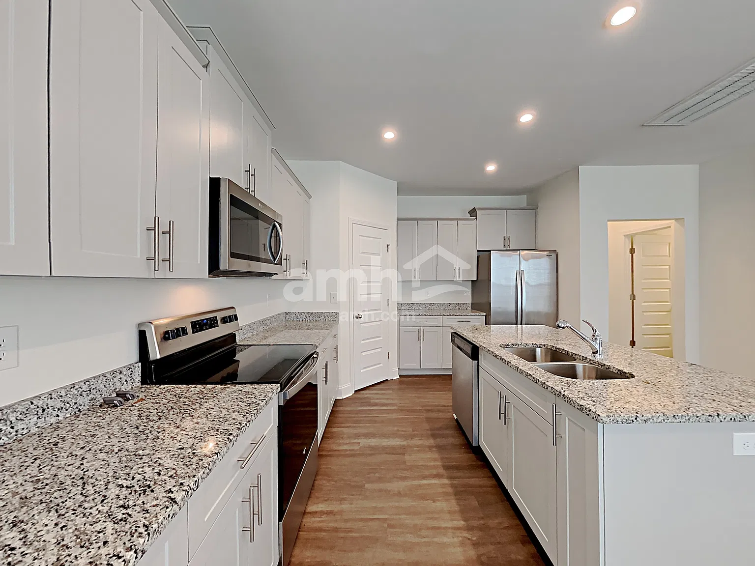 3 bed, 2.5 bath, 1592 sqft, $2,245 — Photo 3