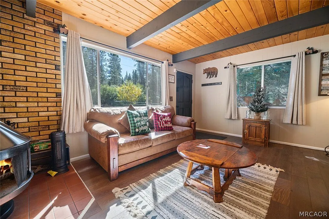 2 bed, 1.0 bath, 840 sqft, $1,550 — Photo 2