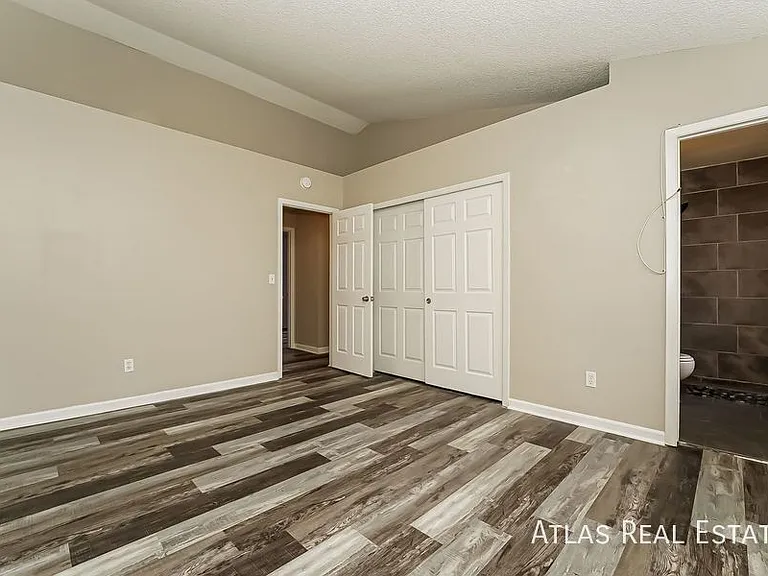 4324 N Liverpool Ct — Photo 10
