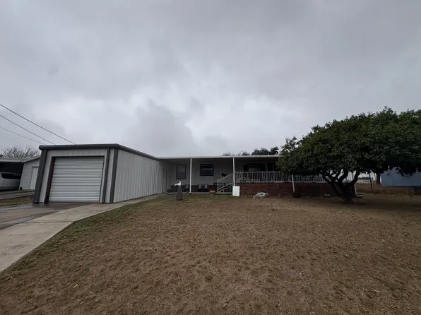 220 Olmos St, Zapata, TX 78076