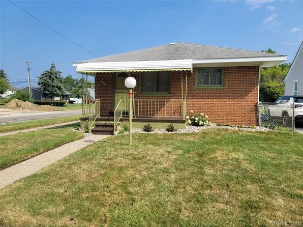 17717 Oakdale St, Roseville, MI 48066