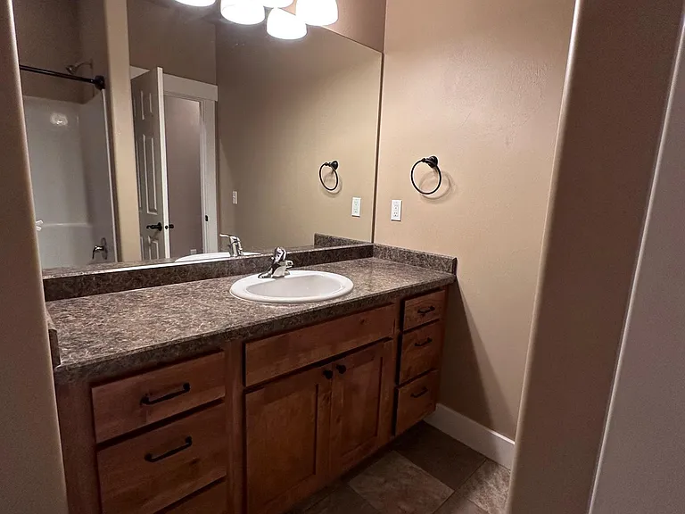 911 New Mexico Dr — Photo 15