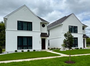 243 N West St #101, Naperville, IL 60540