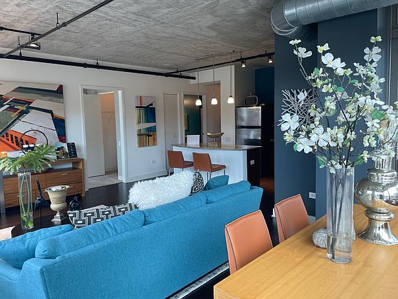 4th image of 755 S Clark St #1212