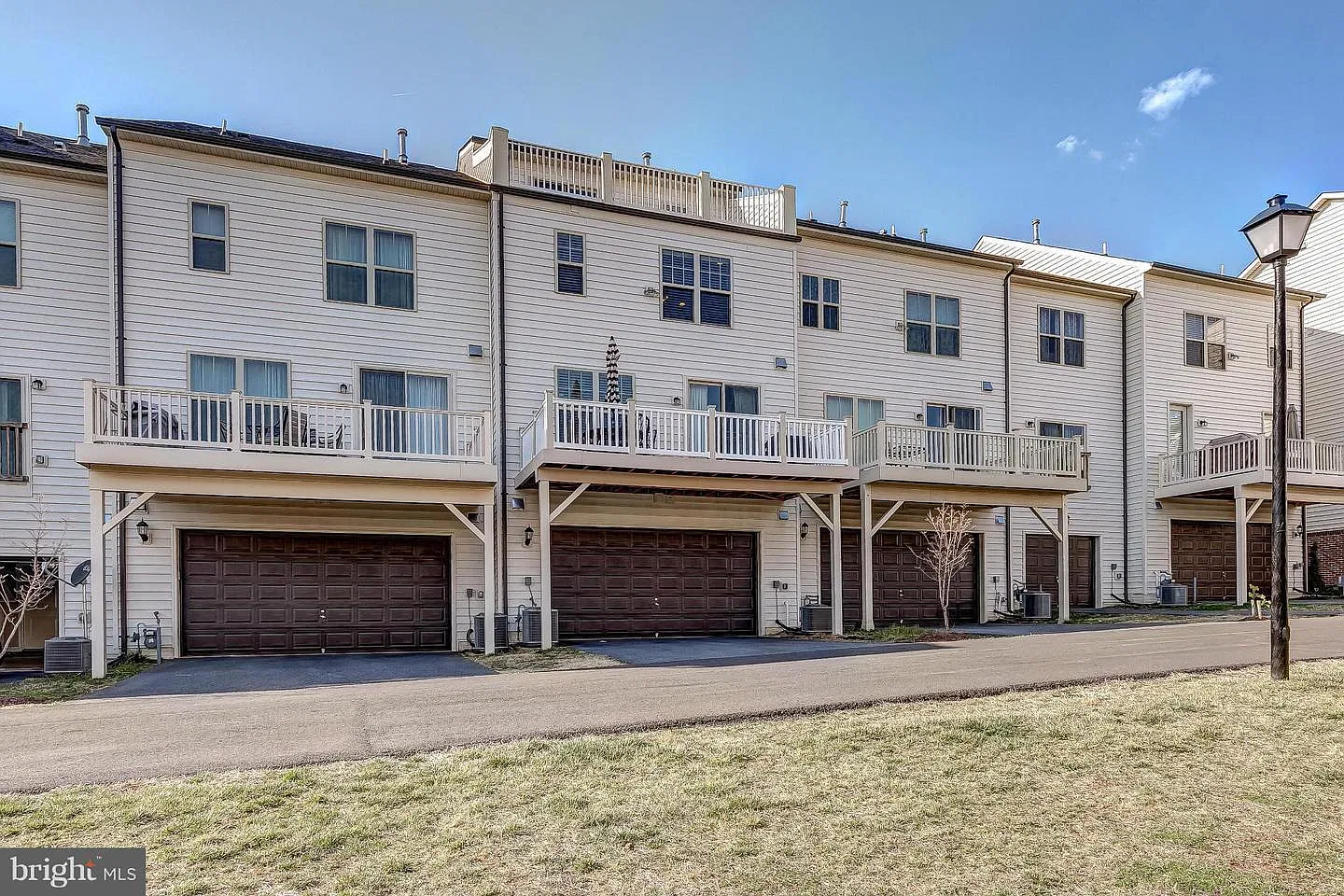 4 bed, 2765 sqft, $3,800 — Photo 2