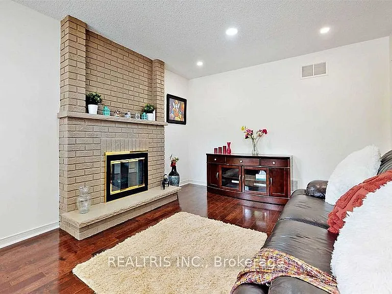 68 Gretman Cres — Photo 16