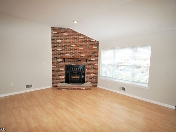 4th image of 71 Freemont Ct #71