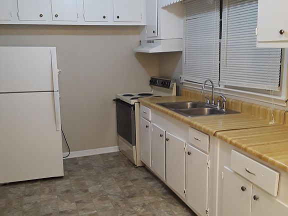 2nd image of 3901 Woodbury Pike #C