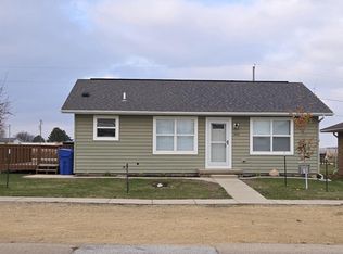 904 Clinton St, Grand Mound, IA 52751