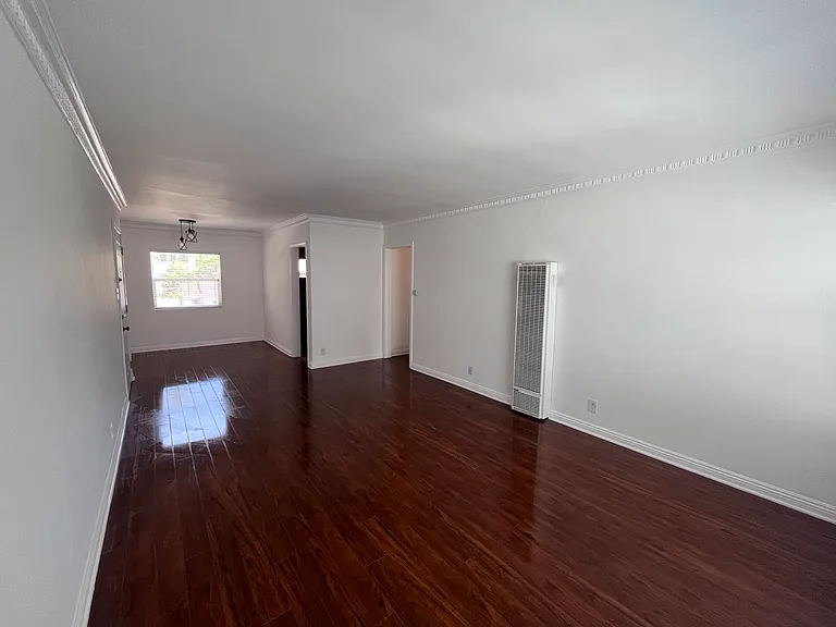 2129 N Gower St #8 — Photo 2