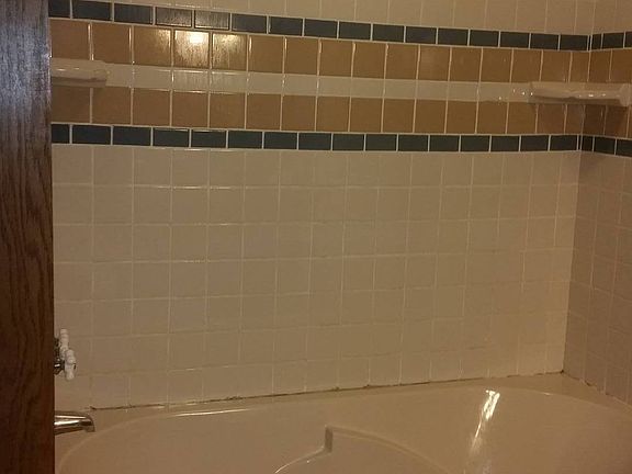 Bathroom soaking tub