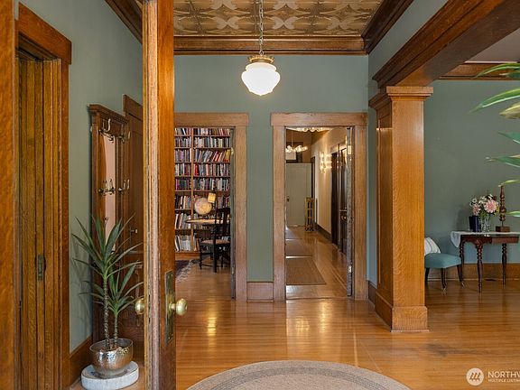 3rd image of 741 Boyer Avenue