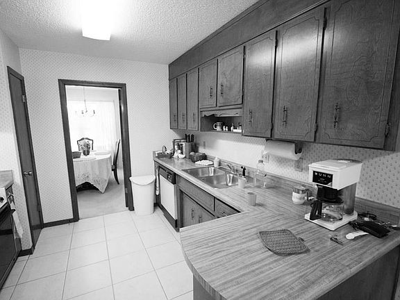 5th image of 1529 Woodchuck Ave