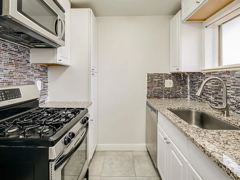220 S Holly St #2 — Photo 7
