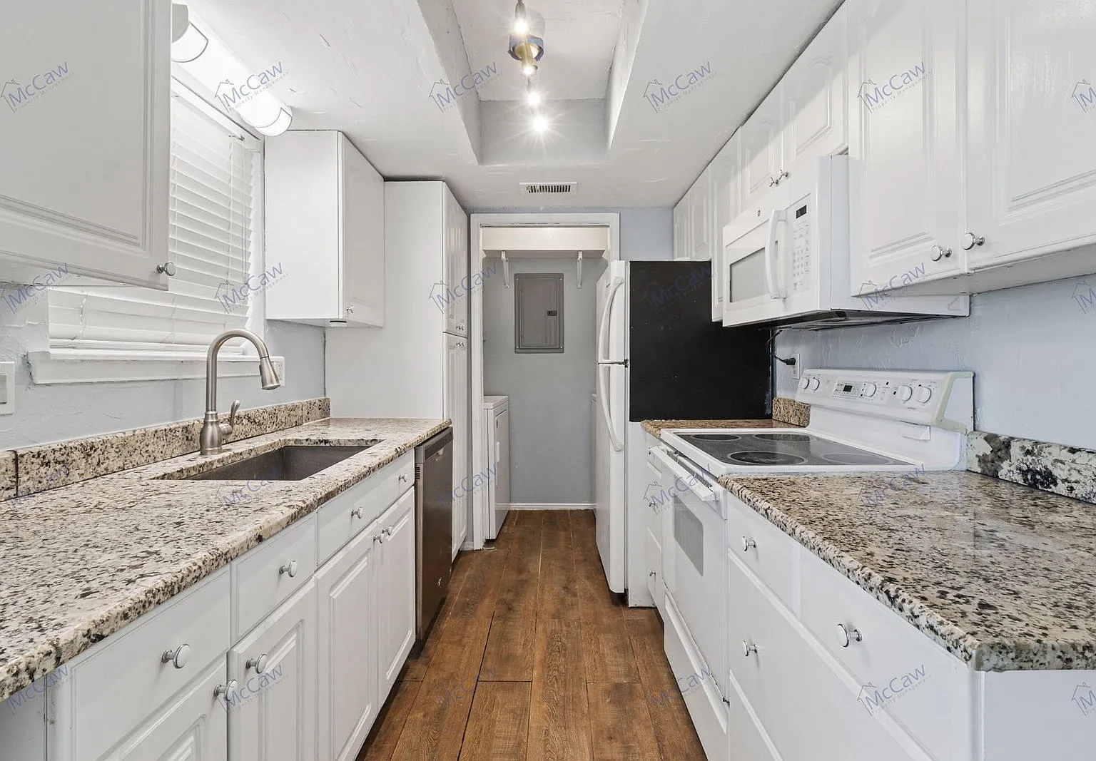 2 bed, 2.0 bath, 1056 sqft, $1,600 — Photo 4