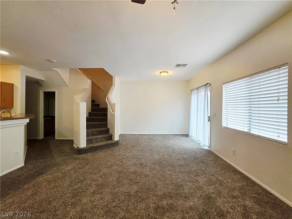 3 bed, 2.5 bath, 1423 sqft, $1,700 — Photo 4