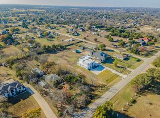 1124 W Pleasant Run Rd, Desoto, TX 75115