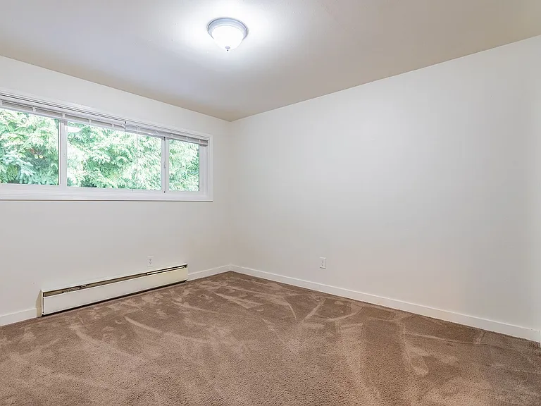 Mercer Park Apartments — Photo 11