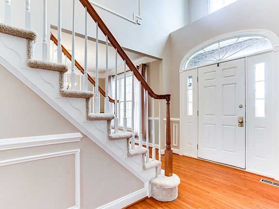 5th image of 5568 Carlton Oaks Pl