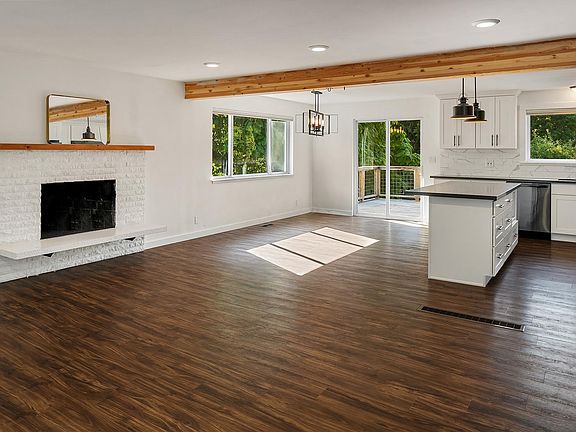Enter to this open floor plan, large living, dining and kitchen space. Great lighting on dimmers for those darker months.