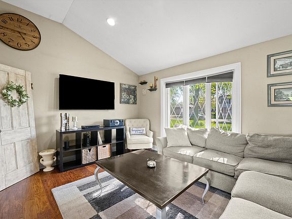 4th image of 7947 W Laurel Dr