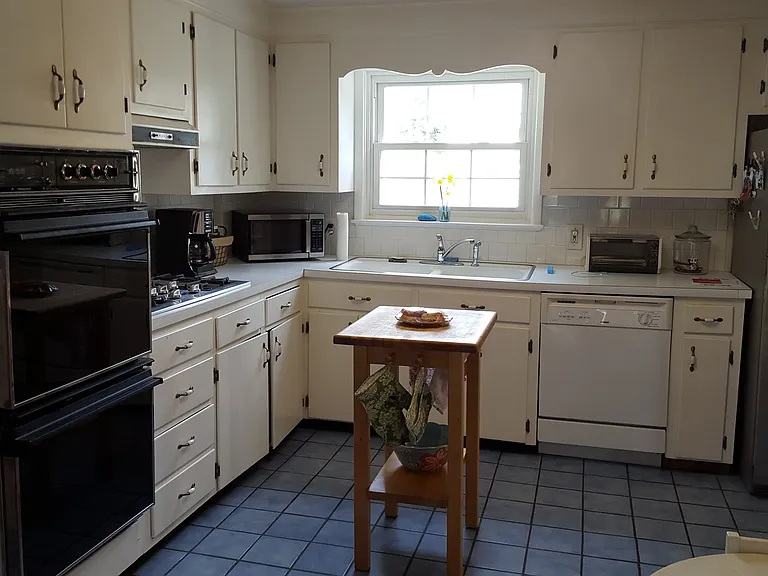 2381 Cranston St — Photo 7