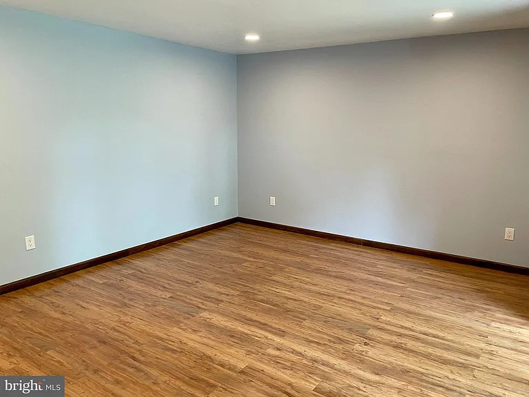 506 Meadowview Ln #506 — Photo 4