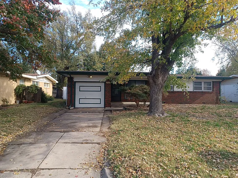3322 S Mount Carmel Ave — Photo 2