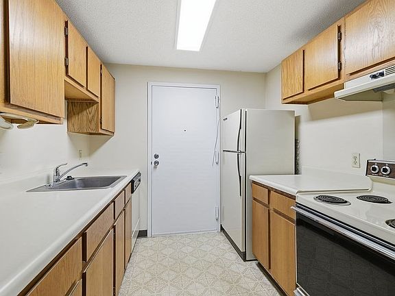 3rd image of 36 Silver Hill Ln APT 21