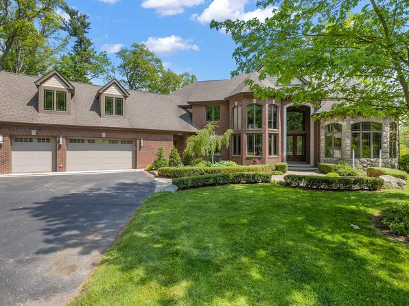 2834 Shannon Dr, Oakland, MI 48363
