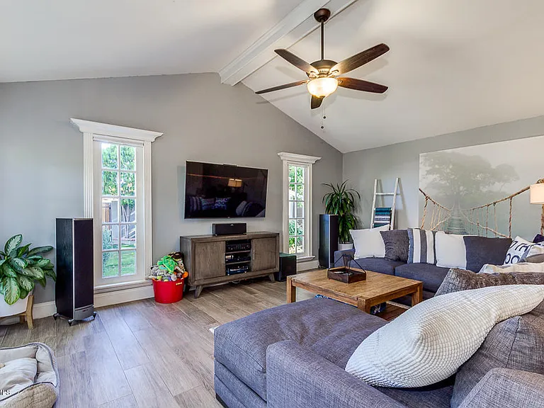 4113 E Minnezona Ave — Photo 9
