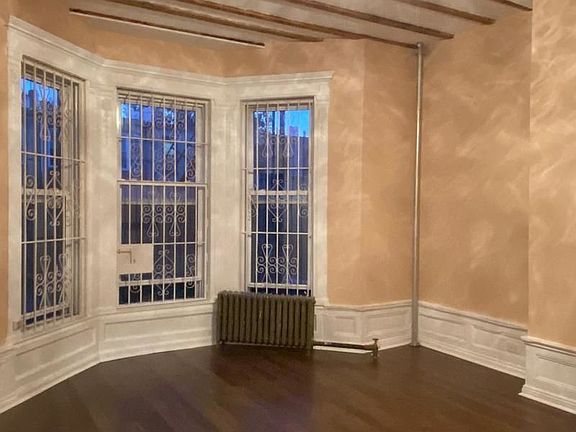 3rd image of 408 Hancock St APT 1