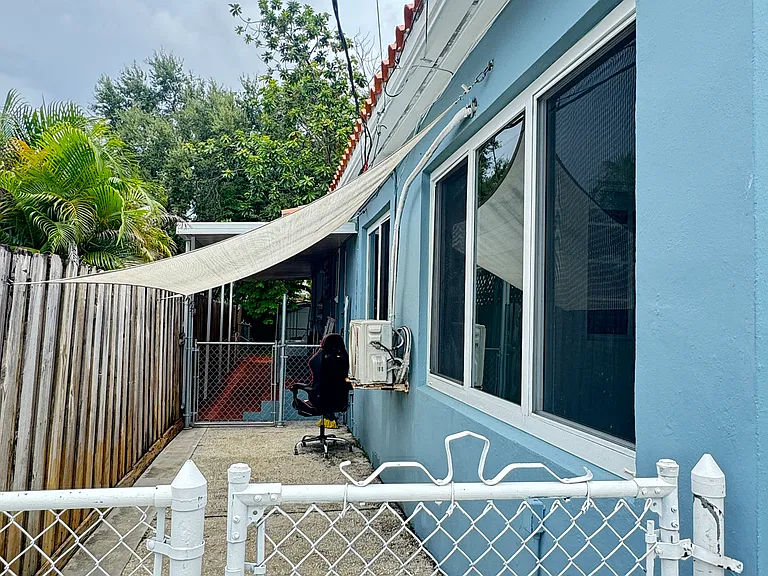 1413 SW 20th St #1 — Photo 33