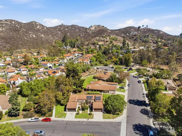 2099 Golden Circle Dr, Escondido, CA 92026