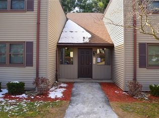 611 Twin Circle Dr UNIT 611, South Windsor, CT 06074