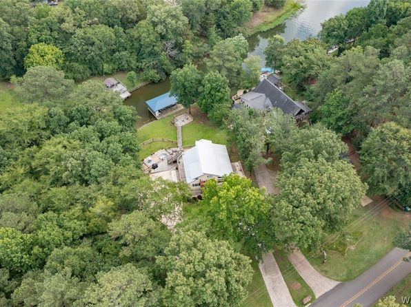 15550 Beacon Point Dr, Northport, AL 35475