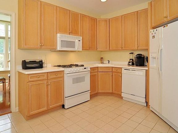 4th image of 701 Regal Blvd