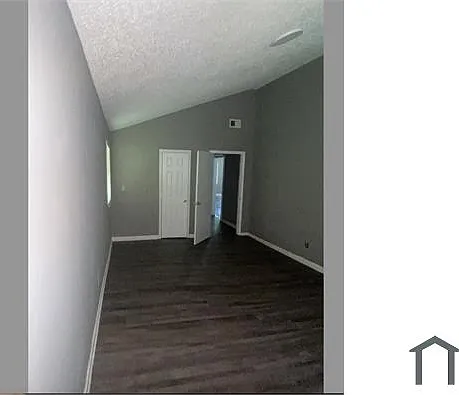 3 bed, $2,000 — Photo 3