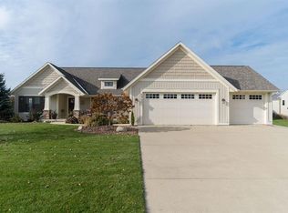 5947 Cory Point Ct, Hudsonville, MI 49426