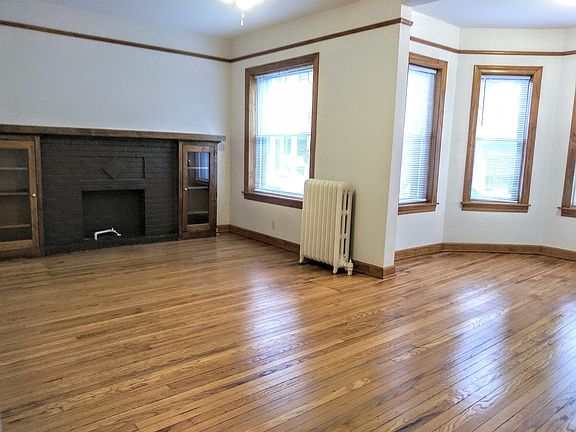 3rd image of 705 W Cornelia Ave #1