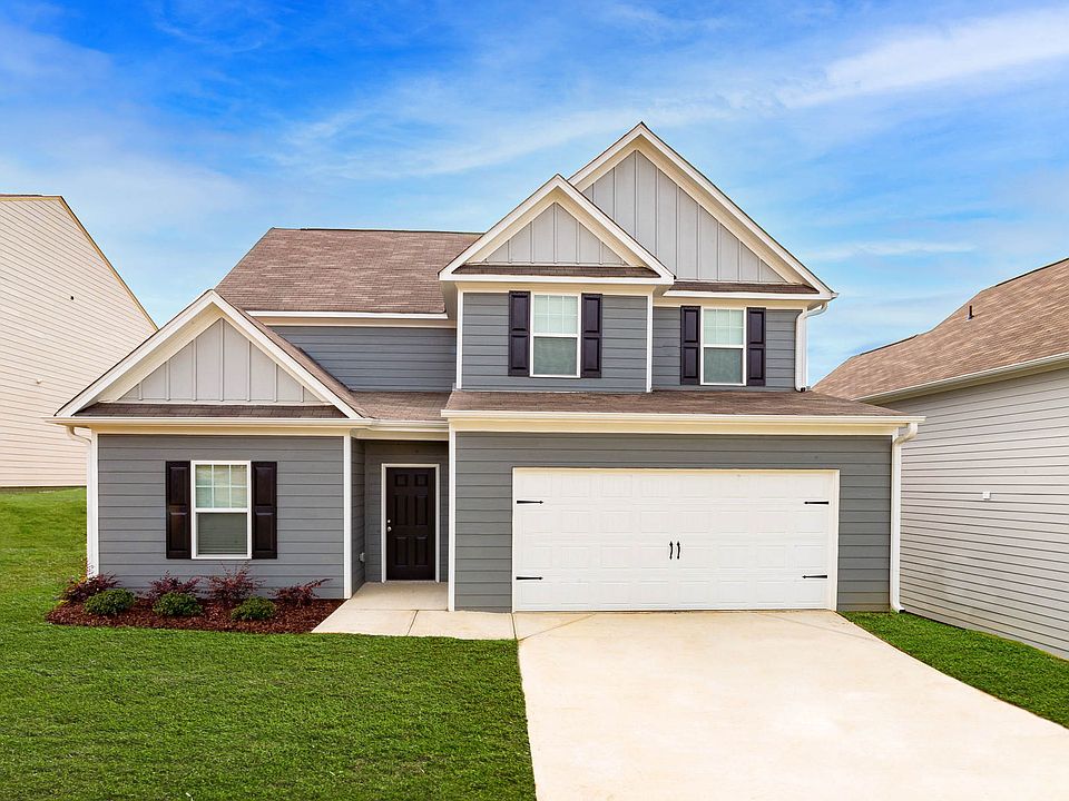 Sizable new home in amenity-rich community