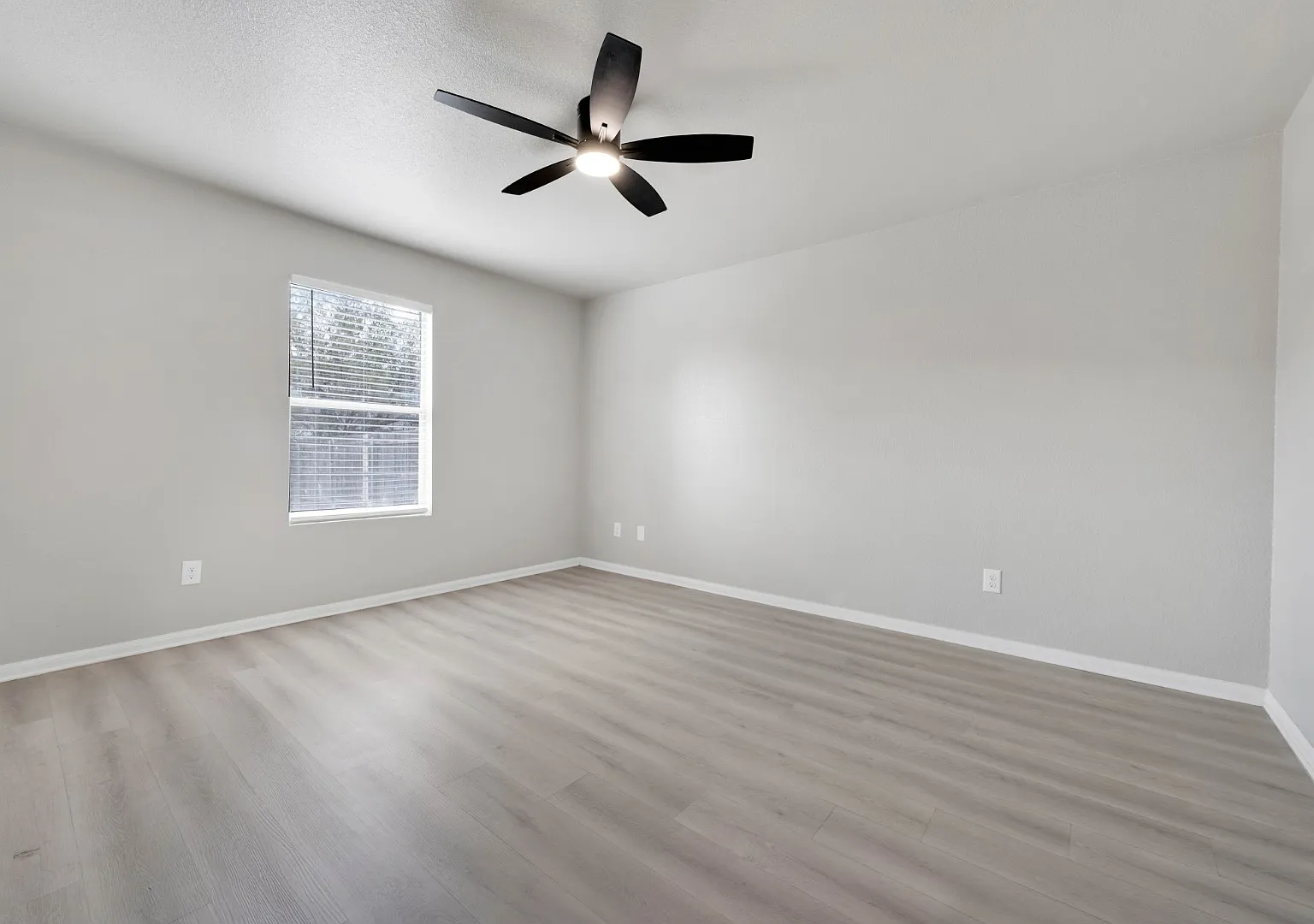 2310 Mikulec Dr — Photo 2