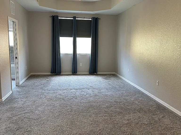3 bed, 2.5 bath, 1928 sqft, $2,500 — Photo 4