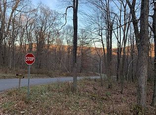 Sumac Ln, Terra alta, WV